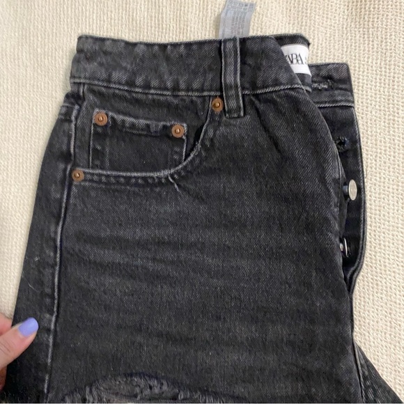 Zara bundle of white and black high rise jean shorts size 4 and 6 - Picture 4 of 8